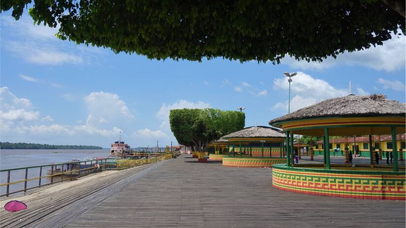 Desde então, os quase 40 mil habitantes só se deslocam por bicicletas ou outros meios não motorizados nas áreas terrestres. Fotos: Wikimedia Commons