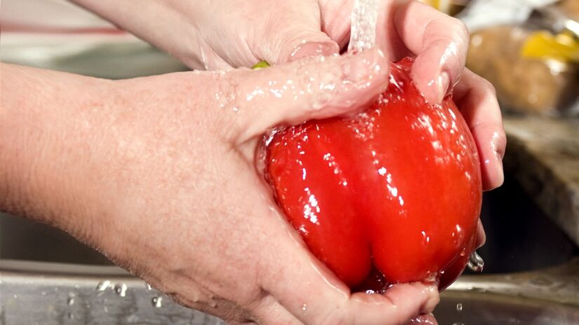 Apenas água não é o suficiente! Imagem: Amanda Mills, USCDCP de Pixnio