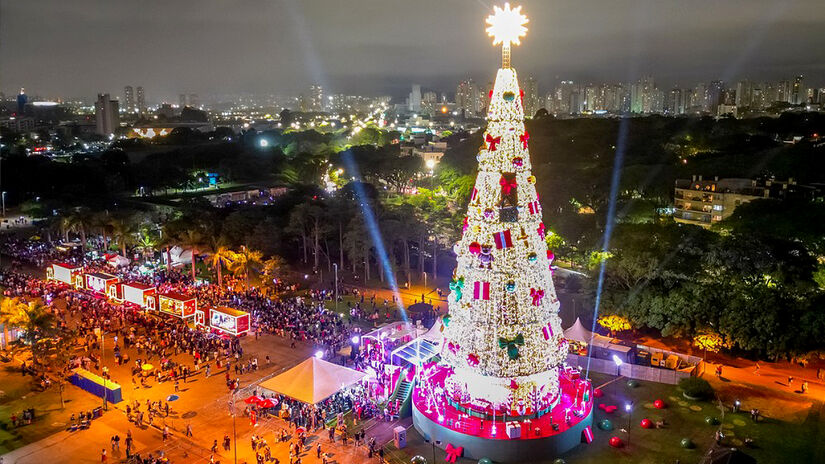 Santos também terá a 13ª edição da Parada de Natal do Shopping Parque Balneário.
Foto: Edson Lopes Jr./Secom