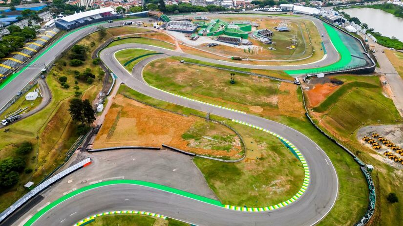 Hoje, o Autódromo de Interlagos não se limita ao automobilismo. O local abriga competições de diferentes categorias e grandes eventos culturais. Um dos mais conhecidos é o Lollapalooza Brasil, que desde 2014 transforma o circuito em um enorme palco de música e arte. Fotos: Edson Lopes Jr./SECOM