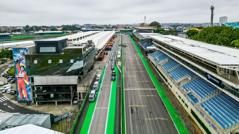 A ideia de construir o autódromo foi retomada apenas em 1936, após a realização do GP Cidade de São Paulo, uma corrida nas ruas da capital. O evento, porém, terminou em tragédia: um acidente envolvendo a piloto francesa Hellé-Nice deixou cinco mortos e mais de 30 feridos.