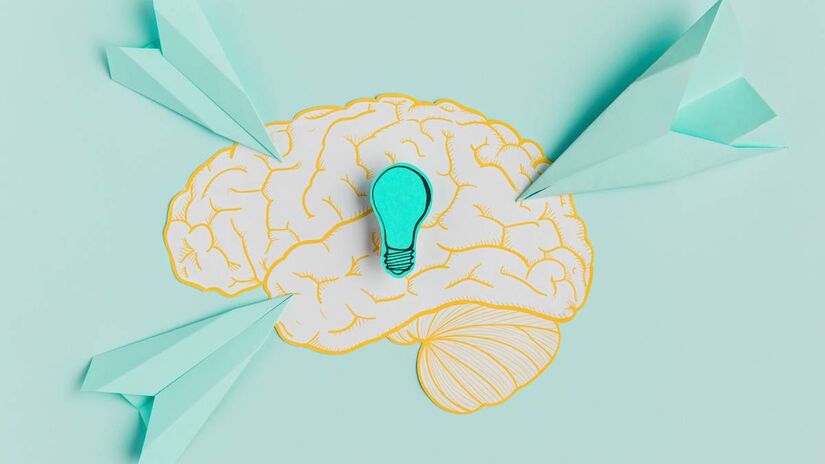 Atingir o nível de concentração de um gênio é uma habilidade que traz benefícios que vão muito além da produtividade no trabalho. Quem pratica a reprogramação atencional percebe melhorias significativas na memória de trabalho e na capacidade de aprendizado complexo junto com uma notável redução nos níveis de ansiedade. Para obter esses resultados é recomendado realizar o treino em dias alternados garantindo que o cérebro tenha tempo para descansar e fortalecer o aprendizado. Ao dominar sua própria biologia e acreditar na sua capacidade de foco você transforma sua mente em uma ferramenta poderosa de realização e bem-estar. Fotos: Freepik