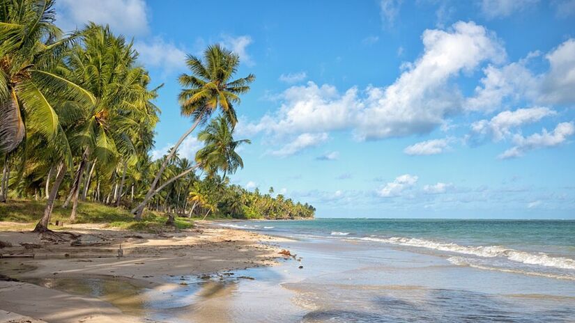 São Miguel dos Milagres integra a Rota Ecológica dos Milagres, uma faixa de 23 km de praias que inclui outros dois municípios vizinhos (Foto: Otávio Nogueira/Wikimedia Commons)