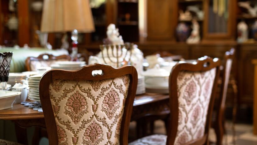 O valor de um móvel vintage não está apenas no visual, mas também nos materiais, muitas vezes raros e hoje proibidos por leis ambientais