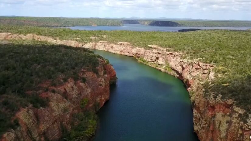 C&acirc;nion do Xing&oacute;: Pared&otilde;es avermelhados e &aacute;guas intensas que evocam paisagens dignas do Velho Oeste ou de Marte