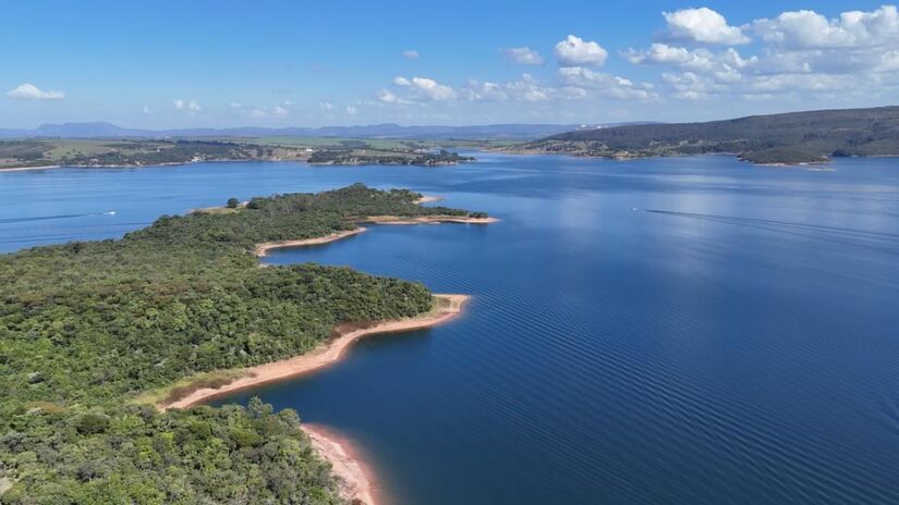 Capitólio impressiona com seus cânions gigantes e águas verde-esmeralda que parecem de outro país