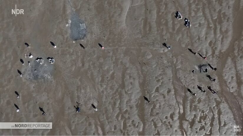 Assim, Rungholt ressurge após a tempestade de 1362, oferecendo pistas sobre a vida costeira e os desafios climáticos do século 14 (Fotos: Reprodução/Youtube)