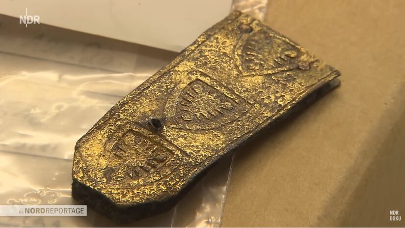 Gradiometria magnética e indução eletromagnética mapearam fundações, ruas, drenagens e possíveis cais sob a lama