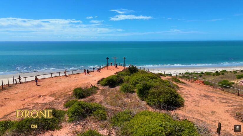 O vilarejo fica em Areia Branca e está dentro do bioma da caatinga