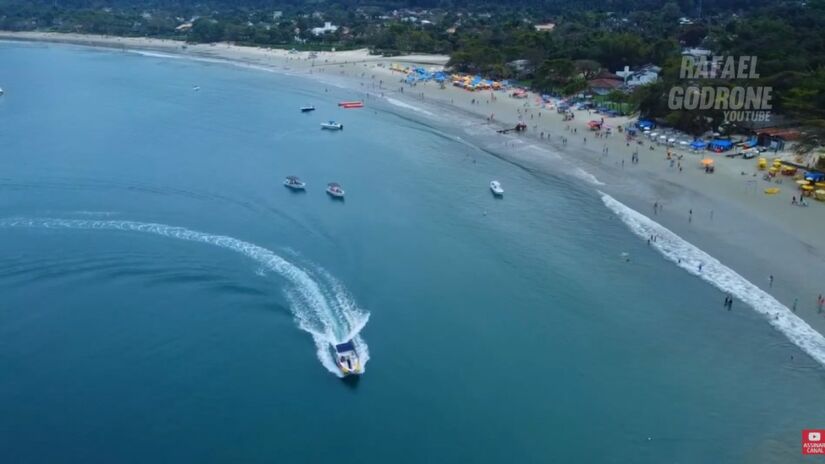 Para famílias, a Praia do Lázaro é uma boa opção pela infraestrutura