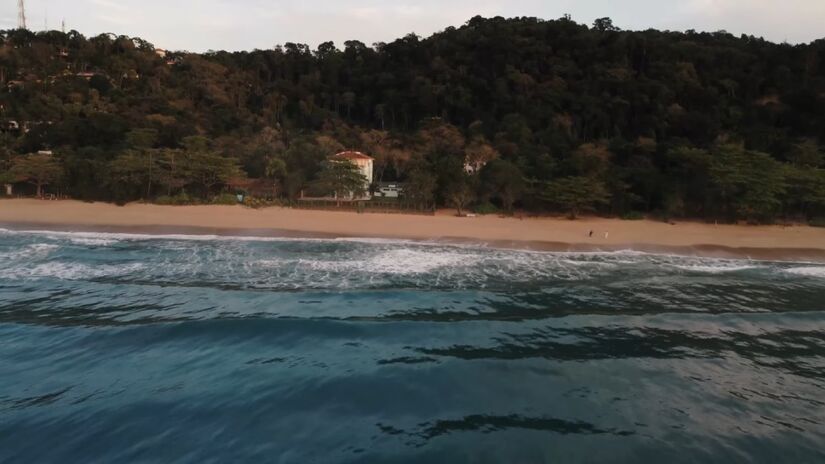 Para surfistas, a Praia Vermelha do Norte tem ondas ótimas para o esporte