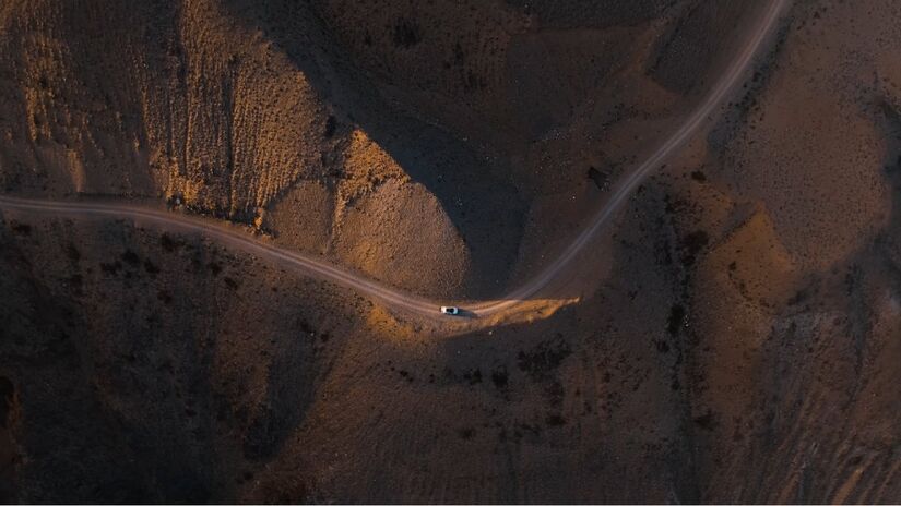 Em meio às montanhas, comunidades mantêm tradições milenares que remontam aos tempos da antiga Rota da Seda (Fotos: Reprodução/Youtube)