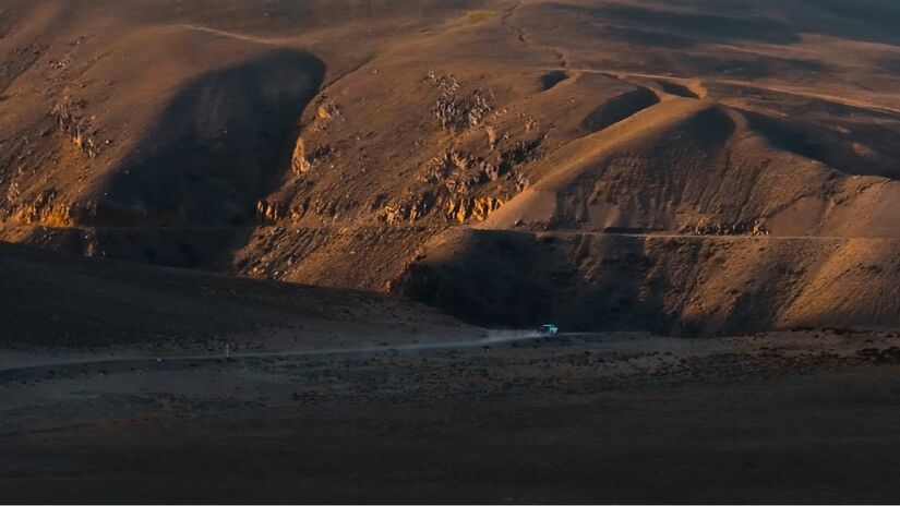 O Planalto Pamir, conhecido como "teto do mundo", guarda algumas das paisagens mais isoladas e monumentais da Ásia Central