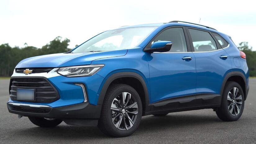 O Tracker Premier repete o sistema de estacionamento automático do Onix, mas oferece mais espaço e porte de SUV. A terceira geração, lançada no Brasil em 2020, aparece no mercado de usados com preços iniciais de R$ 85.990.