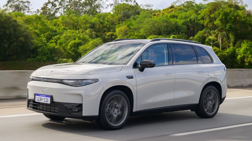 Carroceria foi desenhada para ter o máximo de eficiência energética, evidenciada pelas cores Verde Boreal e Cinza Tundra.