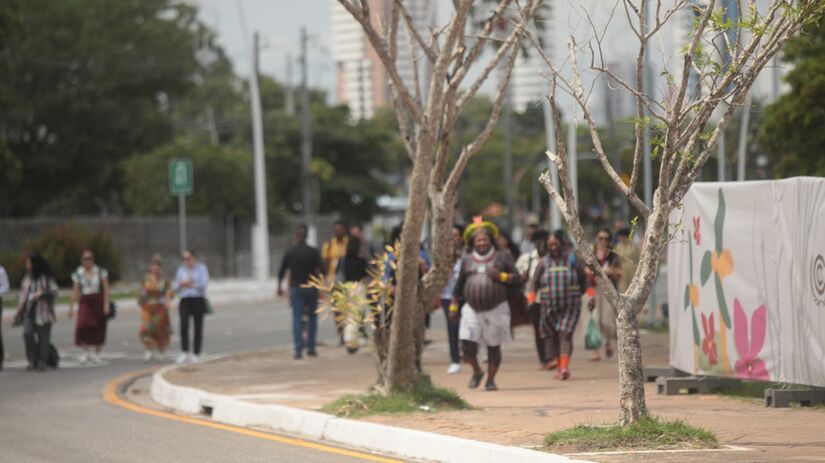 Participantes começam a chegar ao terceiro dia da COP30, em Belém/Toninho Geraes/Agência Brasil