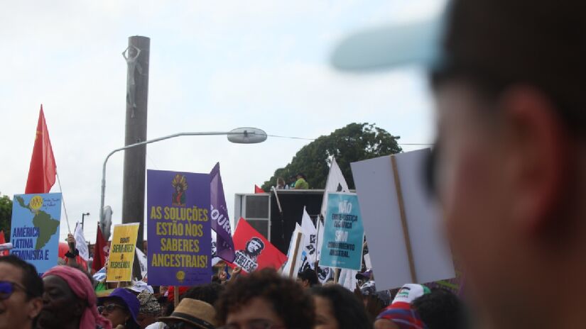 Protesto teve a participação de representantes de organizações de todos os continentes, de povos tradicionais e das comunidades paraenses - (Toninho Castro/Gazeta de S.Paulo)