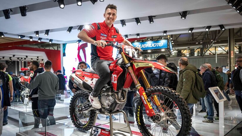 Ducatistas mais esportivos se encantaram com a nova Panigale V4 R e com a Streetfighter V4 em sua variante mais equipada.