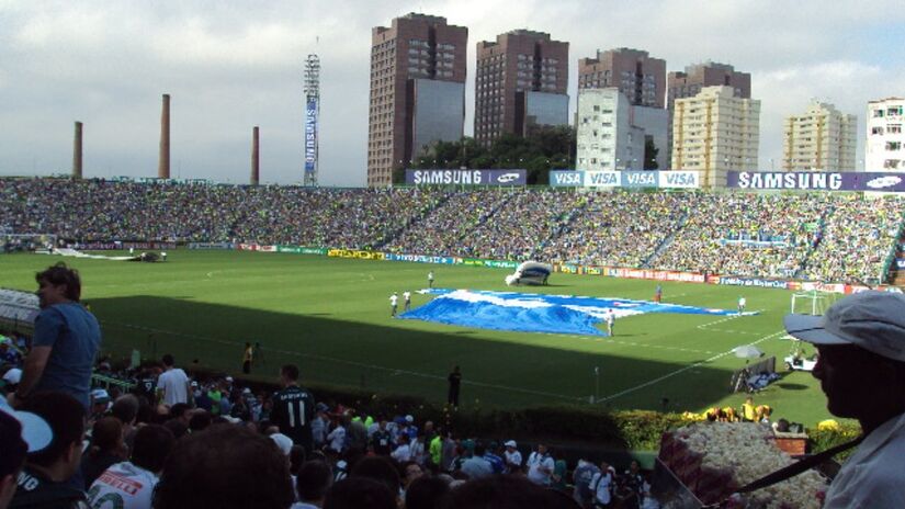 O Palestra Itália foi palco de momentos históricos para o clube. Em 1998, o Verdão conquistou ali sua primeira taça internacional: a Copa Mercosul. Foto: Wikimedia Commons