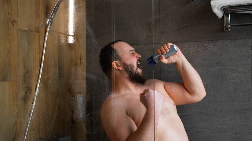 O núcleo accumbens, região do cérebro ligada à dopamina, é o responsável por despertar o prazer ao ouvir uma melodia  mas nem todos têm essa reação. Fotos: Freepik