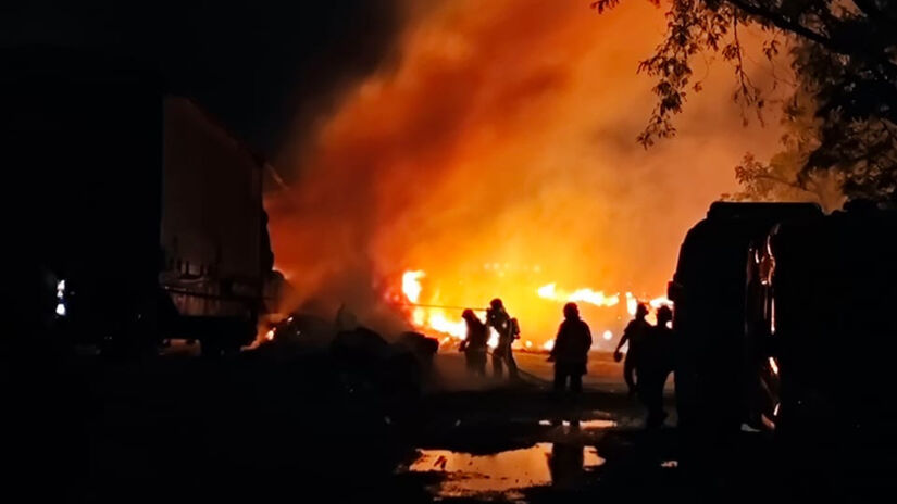 Apesar das chamas, não houve o registro de vítimas.