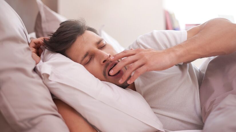 Passar dias acordados causam desequilíbrios emocionais, alterações de humor, paranoias e até alucinações - (gpointstudio/Freepik)