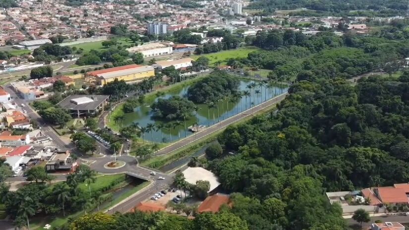Na Região Metropolitana de Ribeirão Preto, no interior de São Paulo, a 345 quilômetros da capital paulista, a cidade de Jaboticabal se destaca como um destino interessante - (Reprodução/YouTube Renato Rezende Drones)