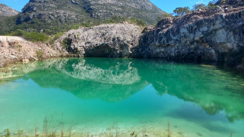 As águas cristalinas ganham tons de verde dependendo do sol. Imagem: Valentim0106/Wikimedia Commons