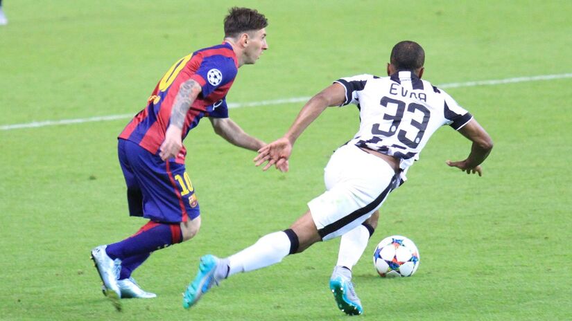 Especialistas desmentem! O psiquiatra Estevão Vadasz, ex-coordenador do PROTEA da USP, explica que a área de excelência do autismo nível 1 geralmente é matemática/física, e que a baixa motricidade é comum em autistas. Messi, ao contrário, tem um domínio motor sofisticado e joga muito bem em equipe.