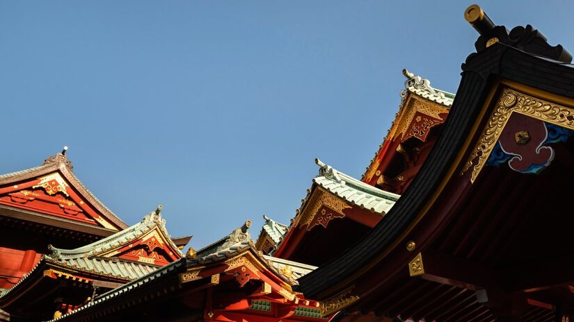 Entre a conquista rápida e o poder duradouro, dois impérios marcaram a história: o Britânico e o Chinês