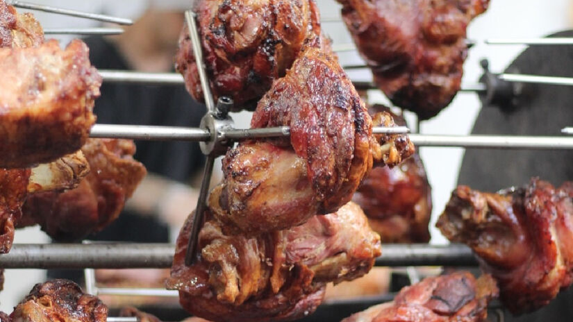 Serão mais de 260 barracas com comidas típicas, doces e cervejas artesanais, além de quatro palcos com 120 atrações culturais.