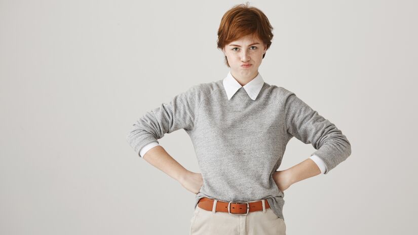 Um dos significados mais frequentes da mão na cintura é a autoconfiança