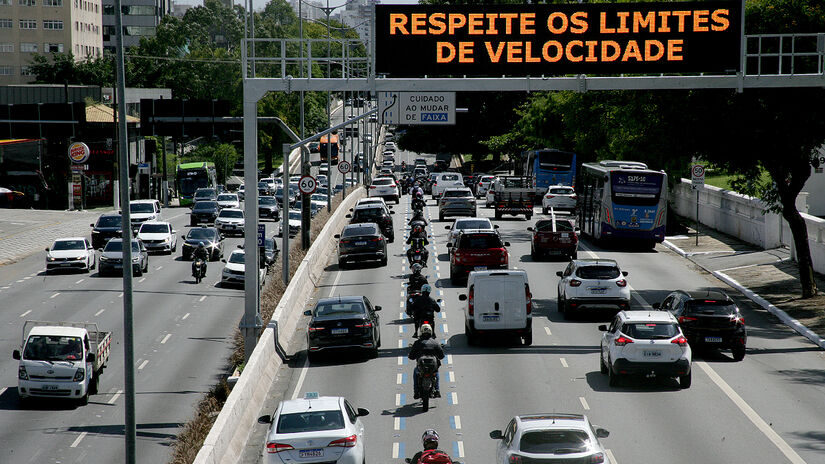 Prefeitura diz que mototáxis são 'um modelo de um transporte não regulamentado, perigoso e que tem registrado acidentes e mortes'/Thiago Neme/Gazeta de S.Paulo
