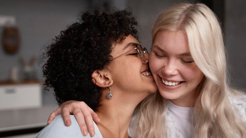 Certas frases ditas no cotidiano revelam inseguranças que desgastam a confiança entre casais