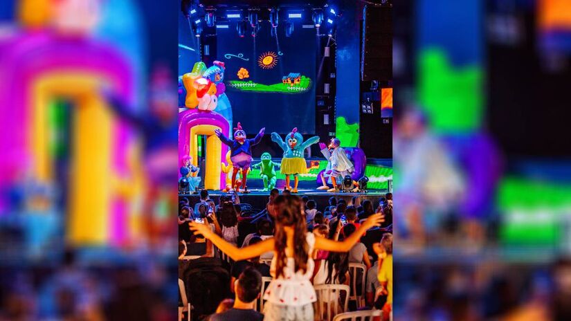 Personagens da Turma da Popó animam o público no "Top 10 da Galinha Pintadinha", no Teatro Aspro | Foto/Alisson Demetrio