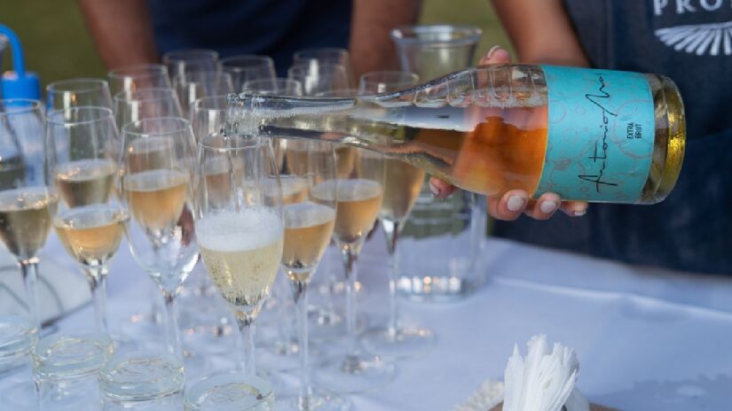 Contrato é registrado e apostilado e entregue em três vias.