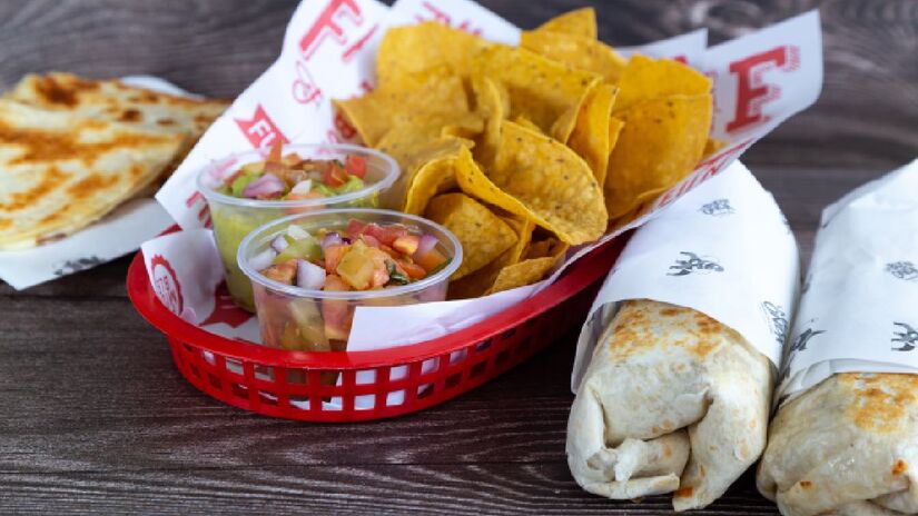 Serão mais de 120 tendas e food trucks, 100 artistas e ambiente pet friendly.
Foto: Divulgação/La Buena Onda Gastronomia