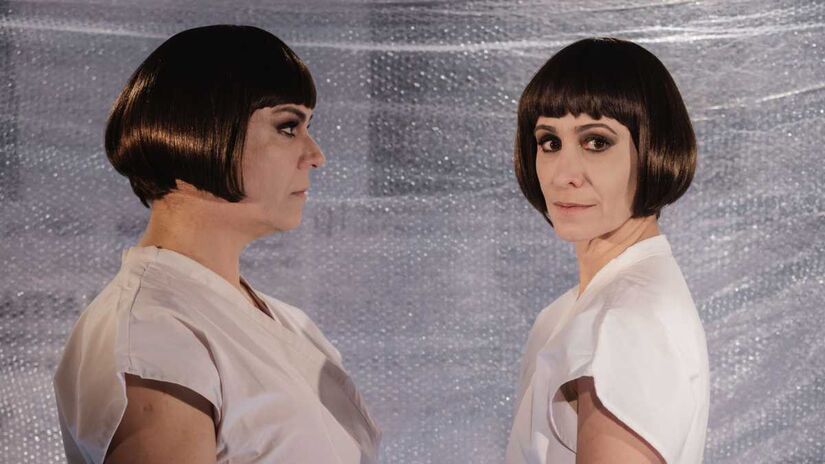 Como uma resposta aos elevados índices de feminicídio no Brasil, a peça inédita Alices nasce para alertar sobre o tema e a necessidade de criação de políticas públicas contra a violência de gênero.