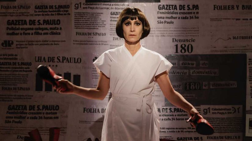 Para Joana Dória, a dramaturgia leva em conta histórias e dados reais, mas propõe uma construção ficcional que busca a conexão com o público e introduz o tema aos poucos. Fotos: João Caldas