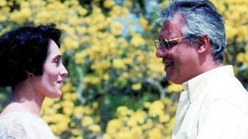 Em um dos momentos mais simbólicos da novela, Diná e Otávio se fundem em uma só energia, encerrando a trama. Fotos: Reprodução/TV Globo