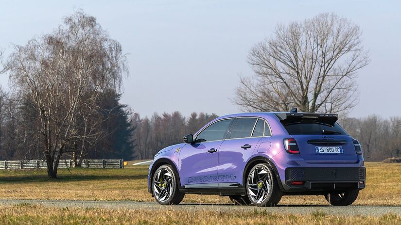 Visitantes conferem de perto o esportivo elétrico de 280 cv, principal atração do estande da Fiat | Divulgação/Fiat