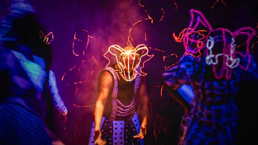 No mês da Consciência Negra, a CAIXA Cultural São Paulo recebe a curta temporada de Menino Mandela, espetáculo que celebra a infância, os valores e a formação de Nelson Mandela (19182013).