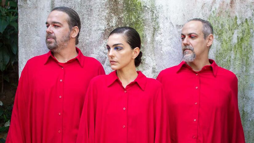 Idealizado, roteirizado e dirigido por Rodrigo Penna, com consultoria de Adriana Falcão, o espetáculo é livremente inspirado na vida e na obra do poeta, escritor e jornalista Paulo Mendes Campos. Fotos: Larissa Vieira