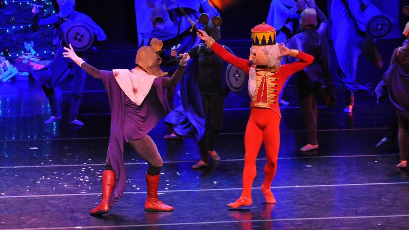 Celebrado mundialmente como um dos espetáculos de Natal mais conhecido pelo grande público, o ballet estreia com um elenco formado por bailarinos profissionais.