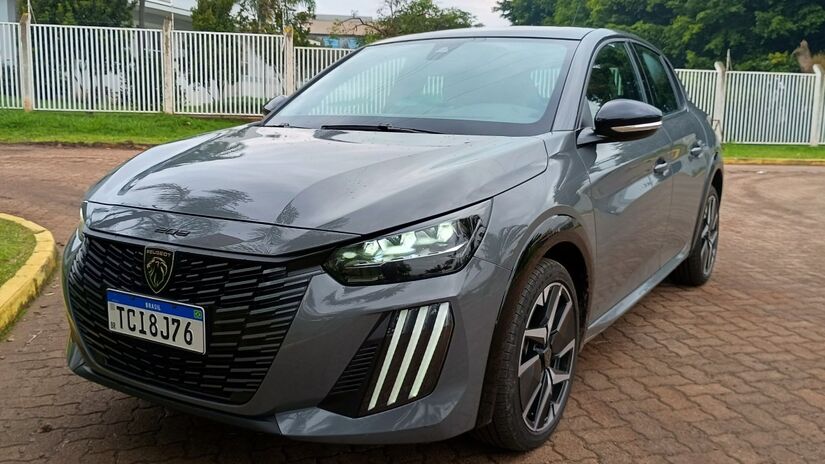  208 tem atualmente quatro versões, a Active, a Style, a Allure e a GT, a do modelo avaliado.

/Foto: Daniel Dias/Flashmotors