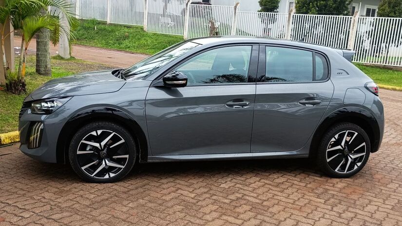 Tudo isso é combinado ao motor T200 da Stellantis e ao câmbio tipo CVT de 7 marchas.

/Foto: Daniel Dias/Flashmotors