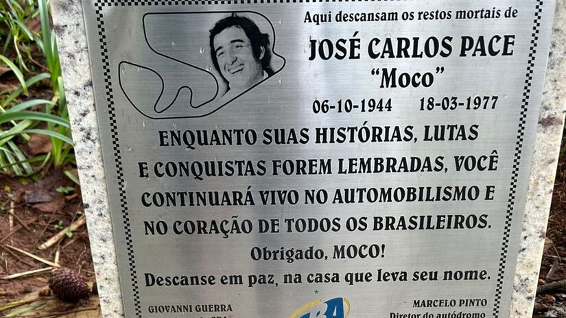 Placa em homenagem a Pace em Interlagos/Thiago de Souza/O Que Te Assombra