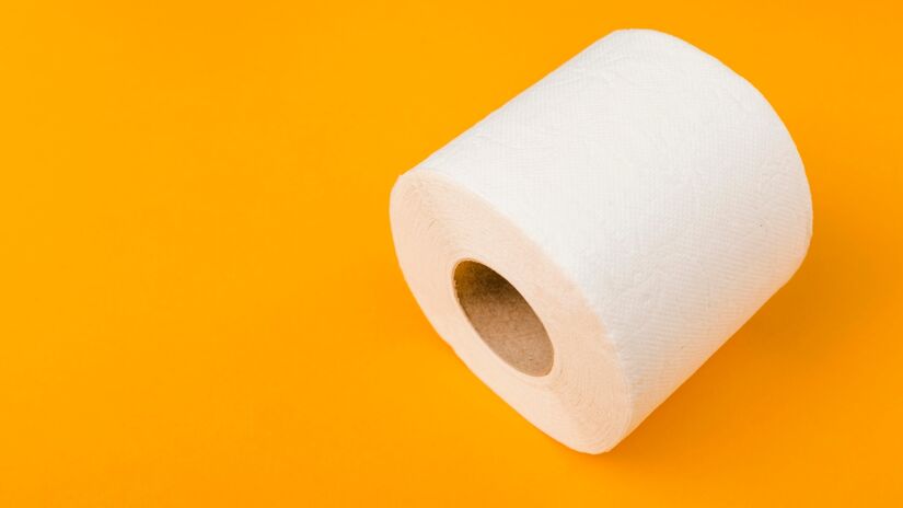 À primeira vista, o papel higiênico pode até parecer prático e suficiente. Mas, segundo especialistas, ele está longe de ser a solução ideal para a limpeza íntima.