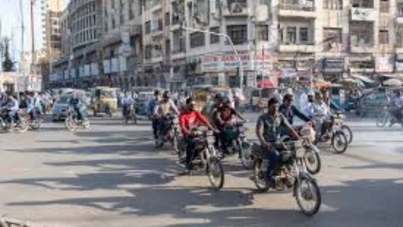 Paquistão: exigências e pouco acesso externo

No Paquistão, a dificuldade começa com a burocracia. O visto exige carta-convite e documentação extra. A representação consular é restrita  com base apenas em Brasília  o que complica o processo para quem vive em outras regiões do Brasil. Apesar de atrações naturais e culturais relevantes, a exigência elevada desencoraja o turista com passaporte brasileiro.

Foto: Wikimedia Commons