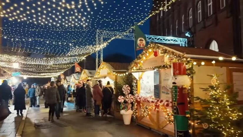Gdansk brilhou em 2025 como o melhor mercado de Natal da Europa, unindo charme e preços acessíveis (Fotos: Reprodução/Youtube)